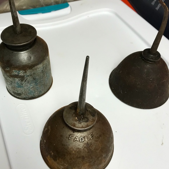 Three vintage thumb pump oil cans - Picture 2 of 3